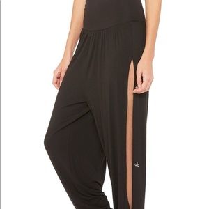 ALO INTENTION PANT. Size small